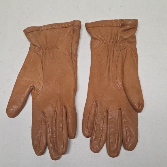 Elegant Tan Leather Gloves for Women - Picture 2 of 2